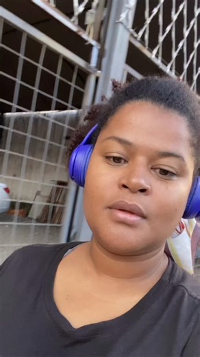 Sexta-feira à noite, sábado e domingo resumidos em um vlog de uma rotina real: mãe, empresária e serva de Cristo. Tenho refletido muito sobre a mulher descrita em Livro de Provérbios 31, que trabalha com diligência, cuida da sua casa, da sua família e ainda tem temor ao Senhor. Esse tem sido o meu alvo todos os dias. No culto, meu filho Kauê recitou junto com a mocidade e meu coração se encheu de alegria. Já o Daniel, como sempre, não perde uma refeição… mesmo depois de já ter tomado café em cas