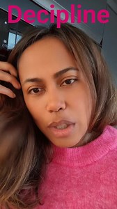 Discipline ity ny video https://www.facebook.com/share/v/1B26LLnM98/ Decipline dia tena zava-dehibe amin'ny fiainana satria manampy amin'ny fandresena sakana, ny fahakiviana, ary ny fanaovana zavatra amin’ny fomba hentitra sy mahomby. Raha te hamafisina ny discipline, ireto misy fomba azonao atao: 1. Manisy tanjona mazava sy drafitra Ataovy mazava hoe inona no tianao ho tratrarina (tanjona fohy ezaka sy tanjona lavitr’ezaka). Zarao ho dingana kely azo tanterahina izany tanjona izany mba tsy haha