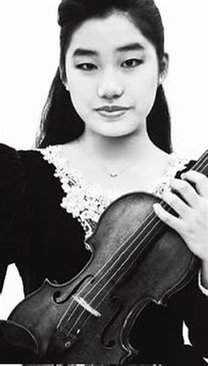 Violin Archives on Instagram: "Sarah Chang was only 12 years old when she appeared on The Tonight Show with Jay Leno on November 26, 1992, performing Khachaturian’s “Sabre Dance” in the legendary Heifetz arrangement, with pianist Sarah Rivers. Broadcast from Burbank, California, this moment introduced millions of Americans to a prodigy who had already conquered the world stage. Born in Philadelphia to Korean parents, Sarah Chang entered Juilliard at the age of five, studying with the legendary D