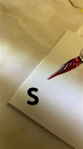 How to sign the letter S? #viral #signature #calligrphylearning