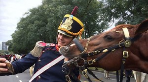 Los festejos del Bicentenario cierran con un desfile de bandas militares