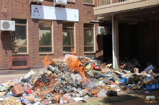 Matjhabeng residents protest over poor service delivery - SABC News - Breaking news, special reports, world, business, sport coverage of all South African current events. Africa's news leader.