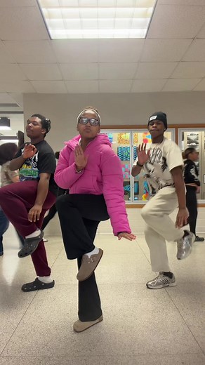 gucci down to the socksss 🤣🤣🔥 tag dc #foryoupage #newdance #viraldance #dancetrends #dance @somecuteequeenn @dee.