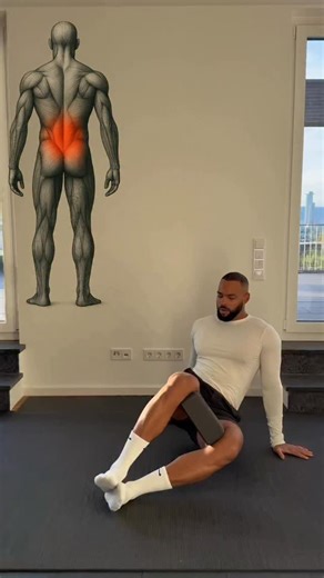 SCHMERZEN IM UNTEREN RÜCKEN Kommentiere „App“, um dir mein Jahresangebot zu sichern. 3 Übungen zur Verbesserung der Kontrolle im unteren Rücken und der Hüftmobilität. Diese Bewegungen helfen dir, deinen Rücken und deine Hüften besser zu kontrollieren, Spannungen durch langes Sitzen zu lösen und die Stabilität deines Rumpfes zu verbessern. | Anthony Green