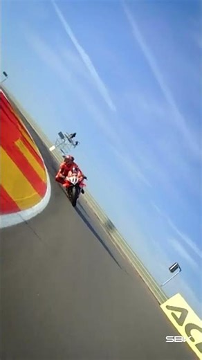 Tense moment in FP3 between title contenders 😯 | 2025 #AragonWorldSBK 🇪🇸