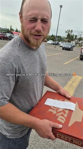 Krusty Krab pizza is the pizza for you and me 🍕 #spongebob #vlog #pizza #explore #tiktok