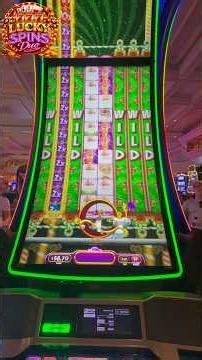 🍫 We Couldn’t Walk Past This GINORMOUS Willy Wonka Slot! 🤯🎰