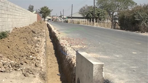 Works in the PAVE Zambia project have advanced in most parts of Lusaka. A check by ZNBC news in some selected areas found the work, which involves paving of roads, underway. In Munkolo ward of Kanyama constituency, area Councillor, EVANS KALOKO says the works are being undertaken on two roads, at a cost of 900,000 Kwacha, using the 2024 Constituency Development Funds -CDF. And in Freedom compound in Lilayi ward of Chawama constituency, the grading of the road has been done on the Alex road. Area
