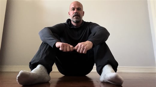 Hinge Point Training for Segmental Spinal Rotation. This exercise along with my previous post are two great exercises to work on for your segmental spinal motion. #frc #georgetownchiropractor #lowbackpain #lowbackpainexercises #mobility #mobilitytraining #justkeepmoving