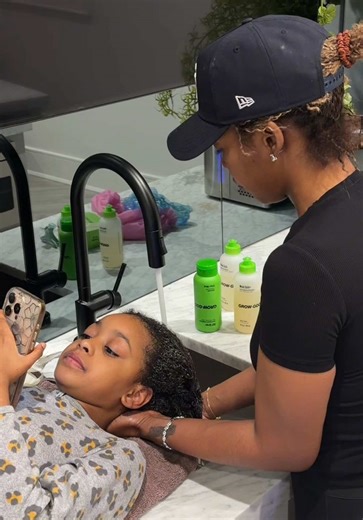 She's a superstar already🤩 Getting Kulture ready using her mom's @Cardi B products #littlemissdramatour #xiacharles #nybraider #fyp