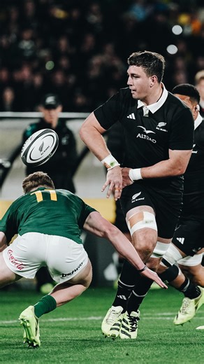 How good was the pass from Simon Parker? 👏 | All Blacks