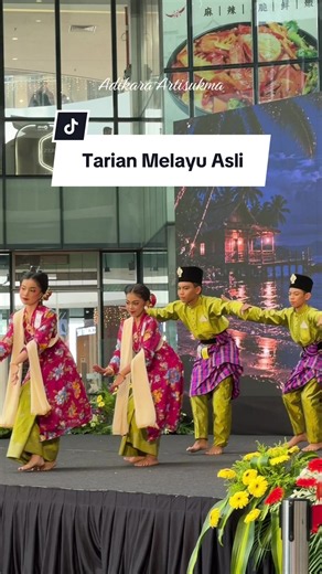 Tarian Melayu Asli oleh Penari Adikara (Murid Berkeperluan Pendidikan Khas) PPKI . Mewakili Kontinjen Selangor ke Karnival Pendidikan Khas Peringkat Kebangsaan 2026❤️ Pencapaian : 🥇Johan Keseluruhan 🎖️Anugerah Sususan Muzik Terbaik 🎖️Anugerah Penari Wanita Terbaik Koreografer Cikgu @abuzarghfry_ MUA @Erma Ahmad , Hairdo @8COUNT ENTERTAINMENT #pendidikankhas #ksk2026 #tarianmelayuasli #tariantradisional #persembahantariantradisional