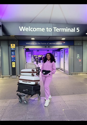 Bittersweet Goodbye 🥹❤️ London, you exceeded every expectation. Goodbye and I will sure be back. . . #expat #corporatelawyer #law #tshidiviks