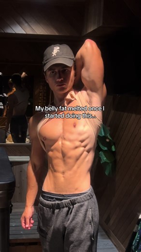 Start doing these 5 things to shred belly fat👇🏼 1) Increase RMR A higher resting metabolic rate allows your body to burn fat even when you’re not moving. Easiest way to increase it is by eating more protein and hitting your step goal. 2) Intermittent fasting Your body needs energy and when you’re in a fasted state, your body taps into fat storages for that energy. I personally fast for the first 3-5 hours of the day. (Black coffee 1L water is a hack for fasting). 3) Avoid processed foods They 