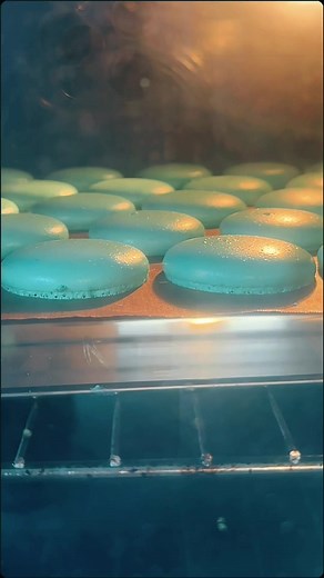 Delicious Green Macarons Recipe