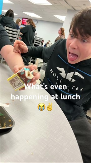 What’s even happening at lunch nowadays ✌️😂 #funny #hyperkid #schoollunch #school