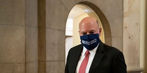 Trump Offers Rambling Defense of US Postmaster General