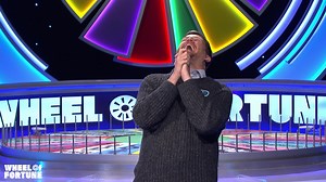 RIGHT DOWN TO THE WIRE! 🥵 Joe's buzzer beater solve earns him $39,000! 🥳 ABC7 | Wheel of Fortune