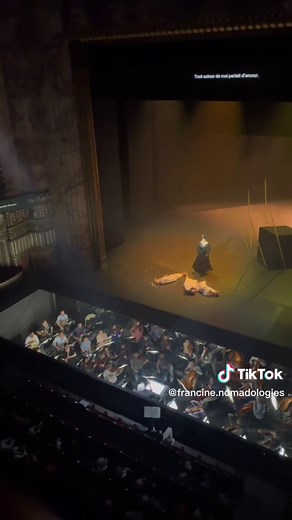 A Marseille: unique! Nabucco, l’opera de la liberte! Il met en scène une histoire d’amour sur fond de conflit de pouvoir et de guerre. Avec Nabucco, Verdi offre aux italiens un opéra épique, symbole politique. Le cœur « va Pensiero » incarne la liberté tant désirée et le rêve de l’unification d’un pays: l’Italie ! L’enthousiasme patriotique tranche avec les partitions de Bellini, romantiques et douces. La 1ere a été jouée à la Scala de Milan en 1842. ##opera##operademarseille##marseille##musique