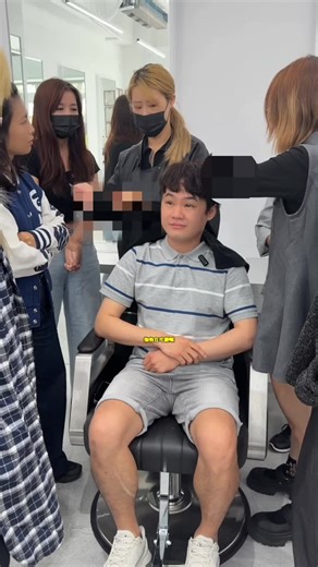 𝐑𝐀𝐍𝐑𝐀𝐍然然接髮 on Instagram: "𝐑𝐀𝐍𝐑𝐀𝐍男士接髮實戰授課 從扁塌到有型，讓髮型重拾自信！ 專業講師👨‍🏫 限量授課・一次學會實戰技巧 —✦— 接髮界的克羅心，髮克接 —✦— ⋆ 頭髮，是你最頂級的奢侈品 ⋆ #接髮 #男生接髮 #髮克接 #落髮 #植髮 #假髮 #髮片 #男生髮型 #燙髮 #染髮 #剪髮 #授課 #hair #hairextension #流量 #短影片 #克羅心 #chromehearts"