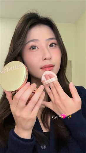 𝐀𝐍𝐆𝐄𝐋 𝟐𝟐 • 𝐒𝐔𝐈𝐈 𝐅𝐎𝐔𝐍𝐃𝐄𝐑🪽 on Instagram: "伪素颜血气感淡妆🍎包包里的高遮瑕奶油肌Gold Cushion 方便又提升肤感的秘诀~❤️ @skintific.my #美妆 #makeup #dailymakeuplook #cushion"