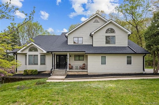 10 Christine Dr, Spring Valley, NY 10977 | Estately 🧡 | MLS# 990974