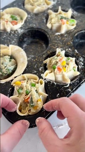 Mini Chicken Pot Pies 🥧