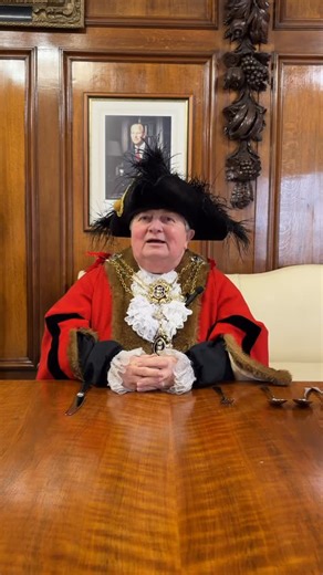 The Lord Mayor takes on a Hull-Tucker Challenge! 🍽️ In honour of Hull welcoming the Aussies this week for the Rugby League World Club Challenge, The Lord Mayor takes on a Hull twist of a Down Under classic. | Hull City Council
