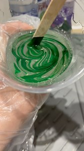 Pigment paste or alcohol ink? What’s your favourite for adding colour to your epoxy resin? 🤔 #resin #resintutorial #resinart #epoxy #asmr | Resin for beginners