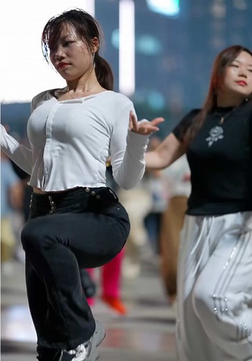 Happy Dance Inspiration for Bright Days