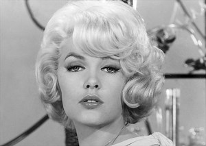 Stella Stevens: “I had the pleasure to work with a lot of great directors, but Vincente Minnelli was just wonderful”