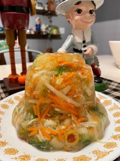 Prize winning Perfection Salad - a vintage recipe #vintage #vintagerecipes #gelatin #aspic | June Cleavers Vintage Closet