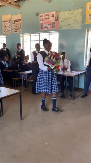 Madam Mwale, Mathematics teacher at Chilenje B Secondary School, was presented with flowers by her class 10C pupils in recognition of her dedication to teaching Mathematics. ❤️❤️ (Video Credit: Chilenje B Secondary School) | Zambian Education Information Centre - ZEIC