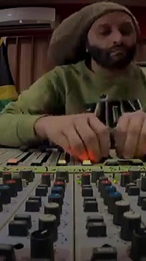 ALBOROSIE - The Unforgiven Dub Live - Dub Mechanic Series