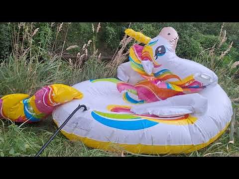 INTEX 57291EU - Inflatable mega colourful Unicorn 2.51m x 1.63m x 1.45m inflatable with foot pump