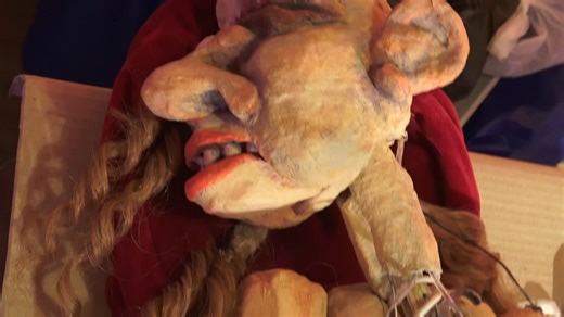 Le module "Construction et mise en vie" de 4 semaines dirigé par Alain Moreau se termine tout doucement... Les étudiant·es du Master Marionnette ont rejoint le MONTY et travaillent d'arrache pied pour le Puppet Crash test de ce vendredi 6 février 2026 à 20h30. Merci à Haithem Ben Hmida pour la réalisation de ce petit film ! ⚙️ Réservations : https://bit.ly/3MdQqKX 🎟️ Au chapeau | Le MONTY