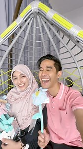 🌸 Ini dia the Sanrio Character Flowers Collection! 🌸 Ada 7 unique flower styles, plus one special design, boleh buat 50 styles yang sangat cantik!Sanrio characters ni ada Hello Kitty, Hangyodon, Kuromi, Cinnamoroll, Pompompurin, Pochacco, & My Melody.💡 Gunakan kreativiti korang dengan flower collection ni untuk buat:🌼 Home decorations🎁 Gift wrapping👜 Handbag accessories💐 Curtain tiebacks🌟 And more with their bendable design! 🎉 Visit Toys"R"Us & dapatlan your favorite Sanrio Character Fl