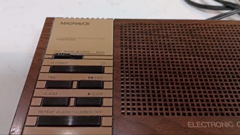 Vintage Magnavox Alarm Clock Radio - D3040 - Woodgrain Finish - Etsy