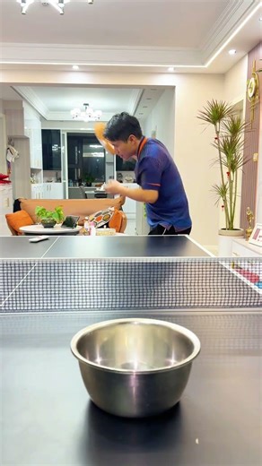 So is it the racket s problem Slow-motion reverse spin serve#Reverse spin serve#Fan