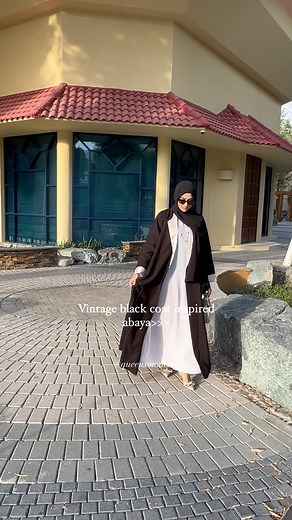 Newest 𝐀𝐌𝐀𝐋 𝐀𝐁𝐀𝐘𝐀✨ A modern, elegant & sophisticated abaya from our fall collection 2023🍁 𝐃𝐞𝐬𝐢𝐠𝐧 𝐃𝐞𝐬𝐜𝐫𝐢𝐩𝐭𝐢𝐨𝐧: A beautiful black beauty with sophisticated coat inspired style and symmetrical white frame work at the bottom. This abaya is definitely a unique piece to flaunt and add to your wardrobe.✨ 𝐀𝐛𝐚𝐲𝐚 𝐃𝐞𝐭𝐚𝐢𝐥𝐬: Name: Amal Abaya Style: Open front (With buttons) Shade: Black Sizes: Long- 52,54,56,58 (Body: 48 inches) 𝐒𝐥𝐢𝐩 𝐃𝐫𝐞𝐬𝐬 𝐃𝐞𝐭𝐚𝐢𝐥𝐬: (Opti