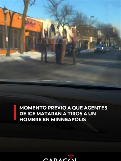 #ATENCIÓN | Este es el momento previo a que agentes de ICE mataran a tiros a un hombre en Minneapolis Este sábado 24 de enero, agentes de inmigración mataron a tiros a un hombre en Minneapolis. El suceso se produce algo más de dos semanas después de que los agentes del Servicio de Inmigración y Control de Aduanas (ICE) mataran a tiros a una mujer en su coche en el transcurso de sus redadas contra migrantes, que han sido protestadas masivamente por los habitantes de Minneapolis. Un video publicad