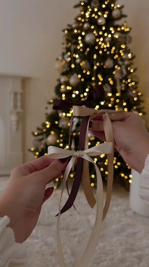 I keep seeing so many beautiful trees covered in ribbons this year, I couldn’t help myself and had to add a few to my tree too 🤭🤍 #christmasbows #christmastree #christmasbows🎀 #christmas2023 #vintagechristmas