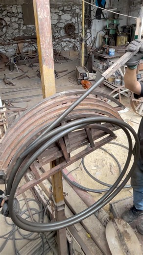Cómo hacer aros grandes de metal de forma casera