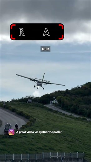 Crosswind Cross Controlling! (Twin Otter Sideways Approach into St. Barths)