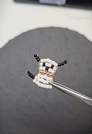 Bet you can't make just one! 😉#BeadedDog#EasyDIY#BeadingTutorial#AnimalCrafts#Crafty