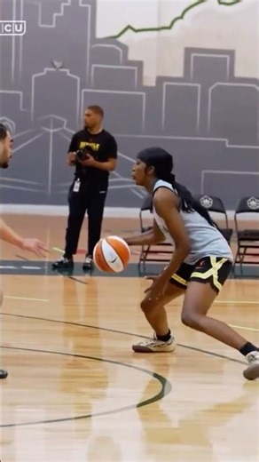Flau'jae crazy crossover at Seattle Storm practice