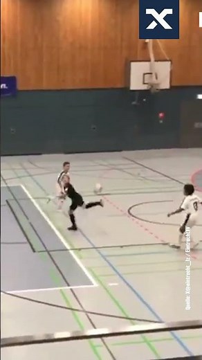 Mit der Hacke! 😮‍💨 2018 erzielte Lennart Karl das Tor des Jahres im Eintracht-NLZ.