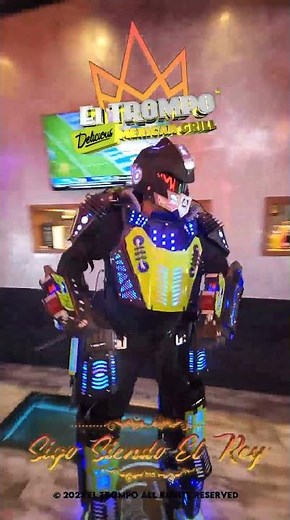 The Dancing Robot in 3d! El Trompo Mexican Grill #food #mexicangrill #dancingrobot #foodie #eltrompo