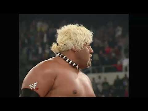 Rikishi gave Stephanie McMahon a Stinkface (Raw Is War 07 may 2001)