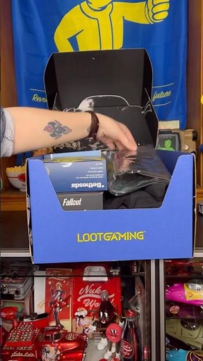 Unboxing stacked FALLOUT Lootcrate Box! 🤩